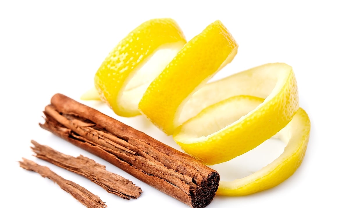 El secreto detrás de hervir cáscaras de limón y canela: los usos en casa de esta poderosa receta