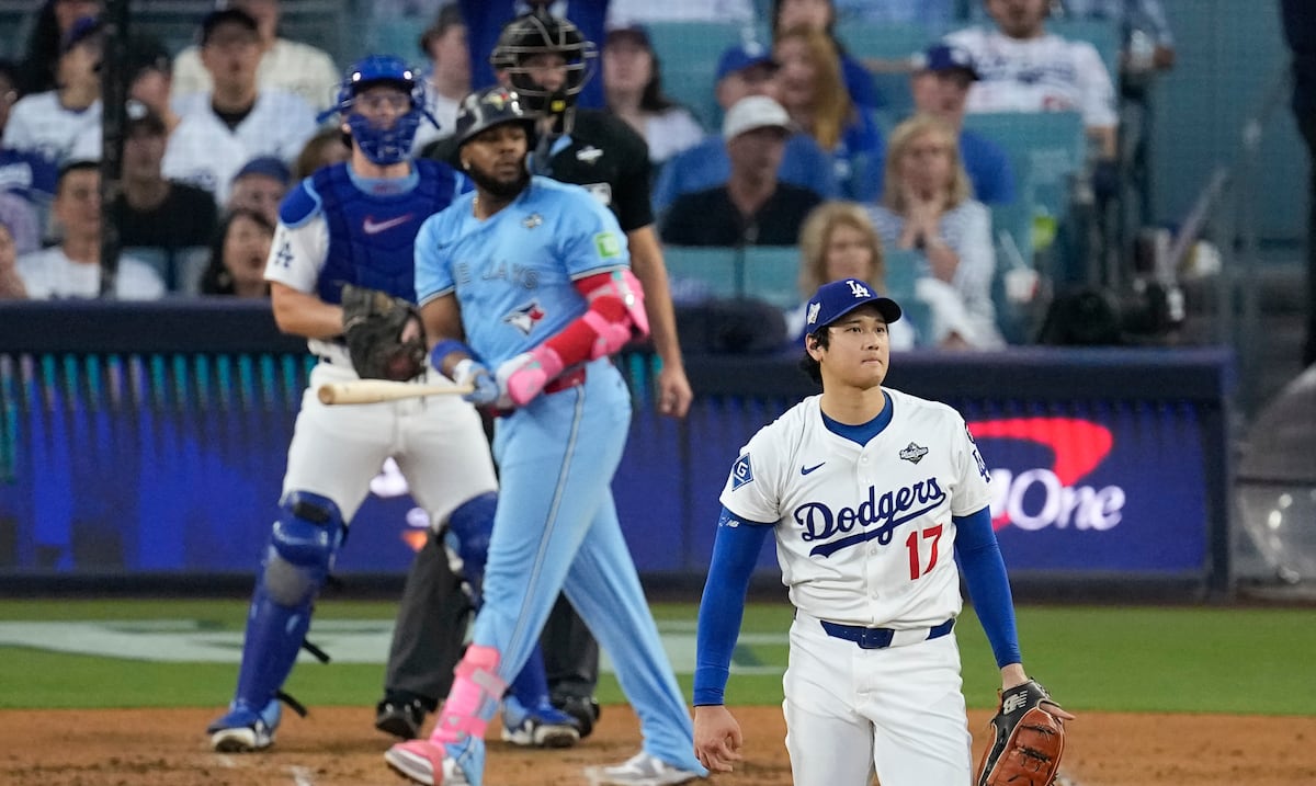Vladimir Guerrero Jr. pega jonrón contra Shohei Ohtani y Toronto iguala la Serie Mundial en Los Angeles