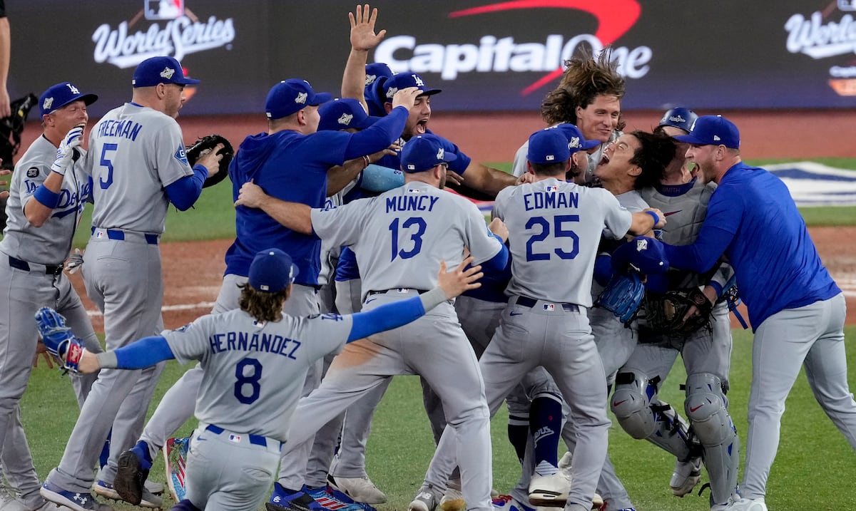 ¡De película! Los Dodgers remontan en Toronto y revalidan como campeones de la Serie Mundial