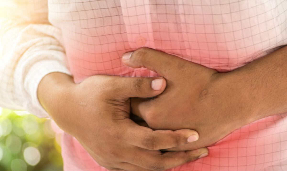 Ojo a las señales: los síntomas de cáncer de estómago que aparecen al comer