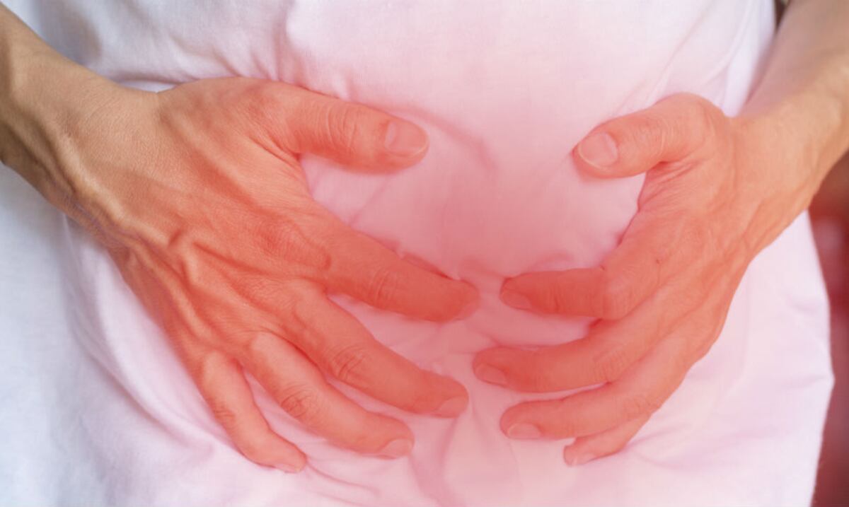 Mujer de 34 años fue diagnosticada con cáncer de colon en etapa 3, conoce los síntomas que los doctores ignoraron