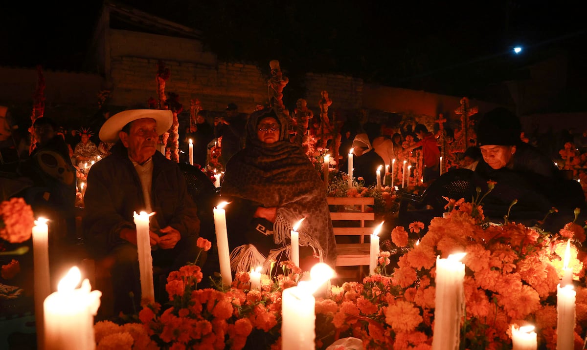 Asesinan a balazos a un alcalde en medio de festejos del Día de Muertos en el occidente de México