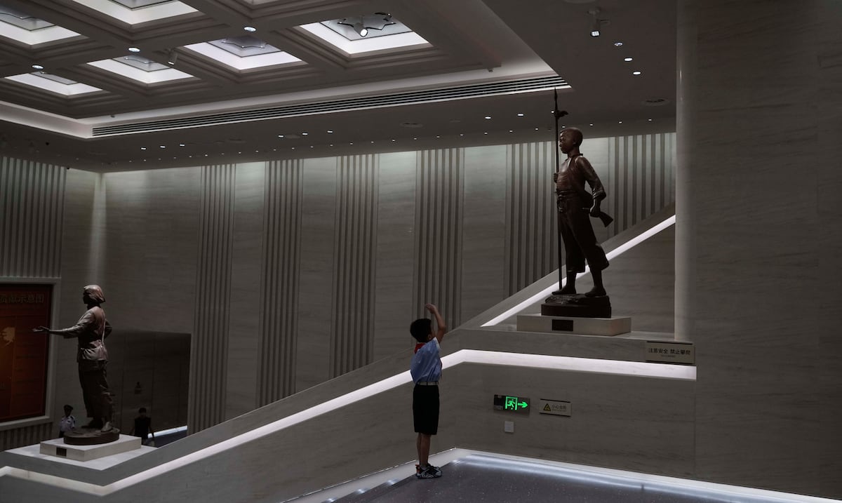 De juego a desastre: niña daña una escultura valorada en más de $30,000 en Italia