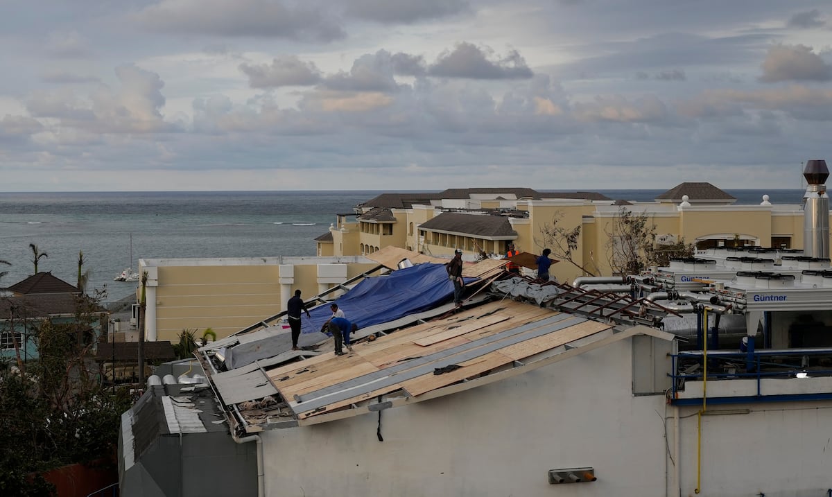 Jamaica se apresura para la temporada turística mientras se recupera del paso del huracán Melissa