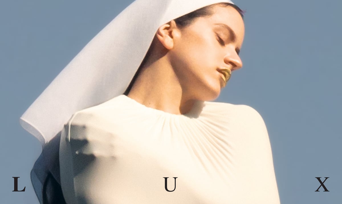 Rosalía explica por qué se vistió de monja en la portada de su nuevo álbum “Lux”