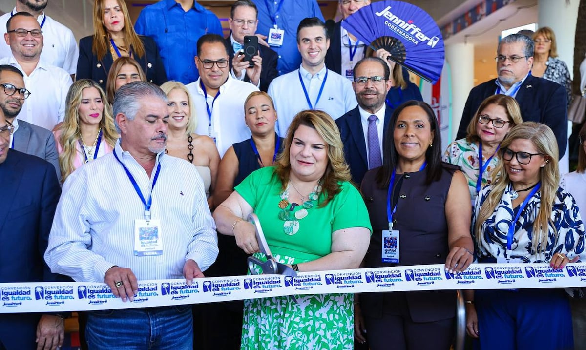 Ricardo Rosselló vuelve al escenario político de la mano de Jenniffer González