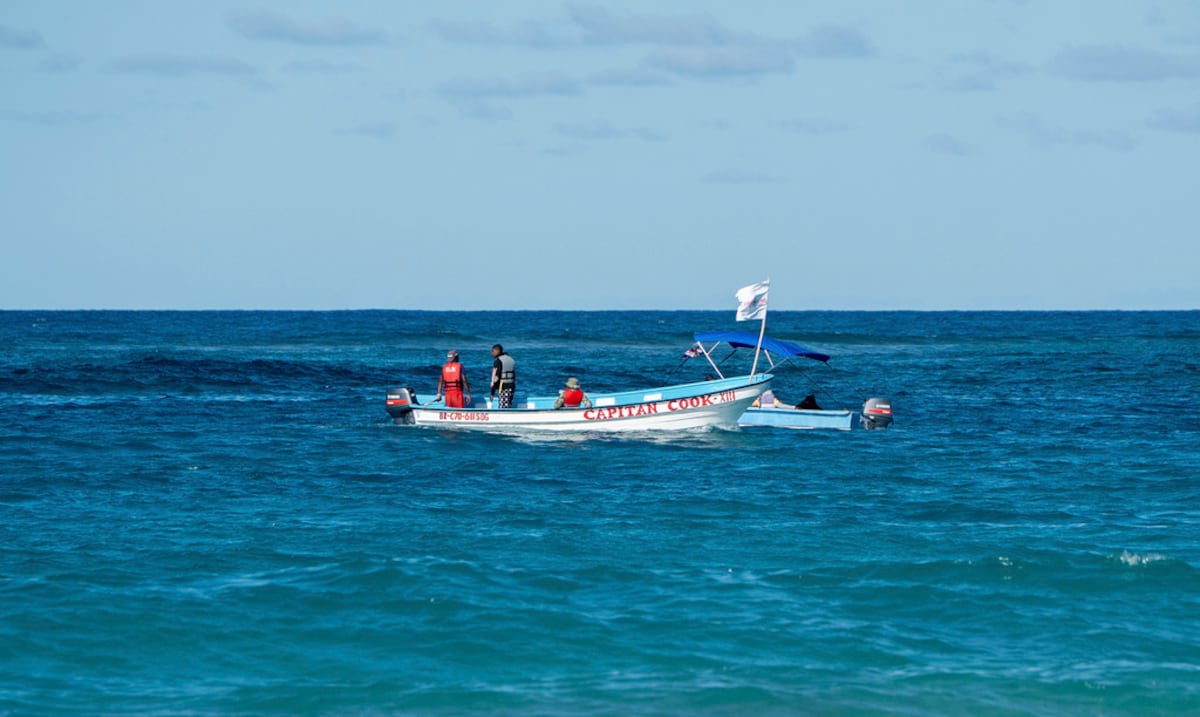 Rescatan a 55 personas que naufragaron en un catamarán al noreste de República Dominicana