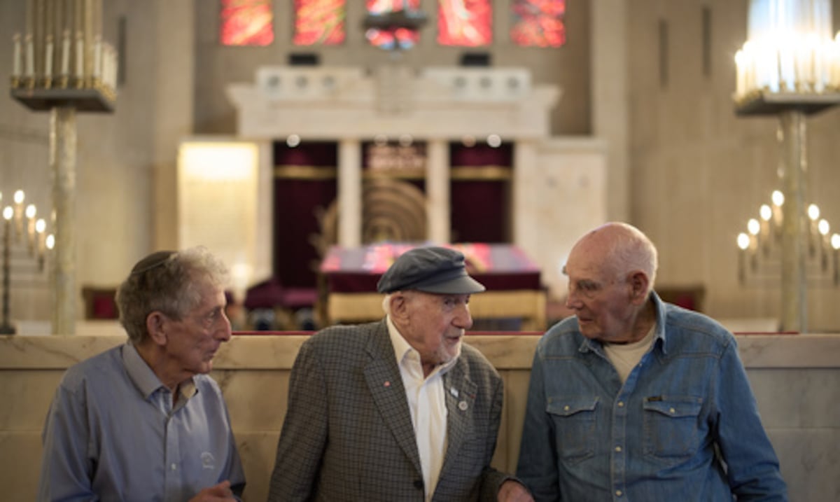 Sobrevivientes del Kristallnacht conmemoran el 87 aniversario de los disturbios nazis