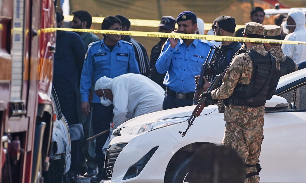 Al menos 12 muertos y 27 heridos en un ataque suicida ante una corte en la capital de Pakistán