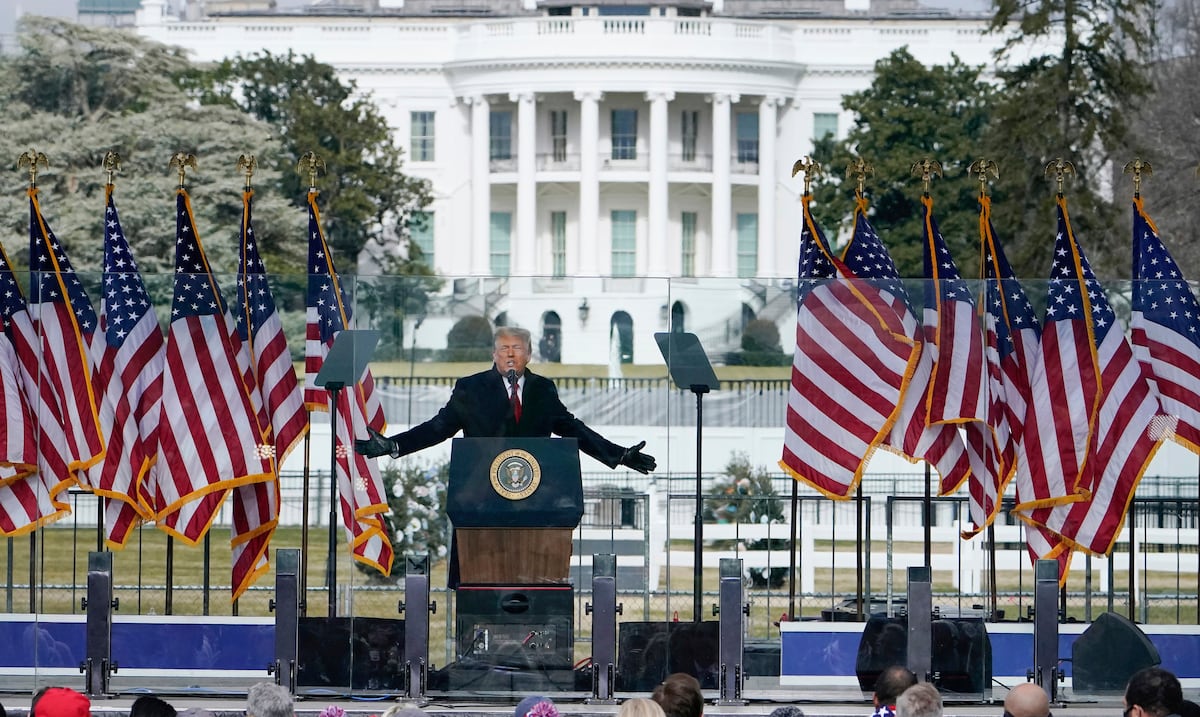 Niegan haberlo difamado: BBC se disculpa con Donald Trump por edición engañosa