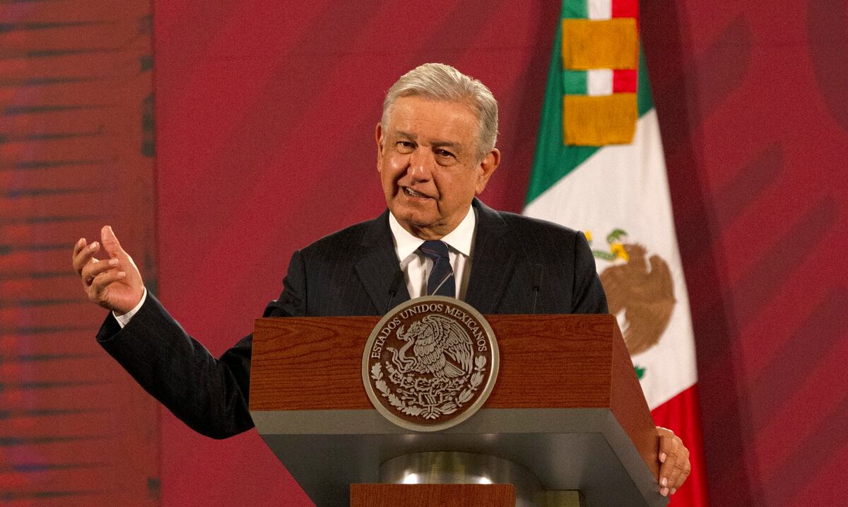 Andrés Manuel López Obrador reaperece en público tras superar el COVID-19