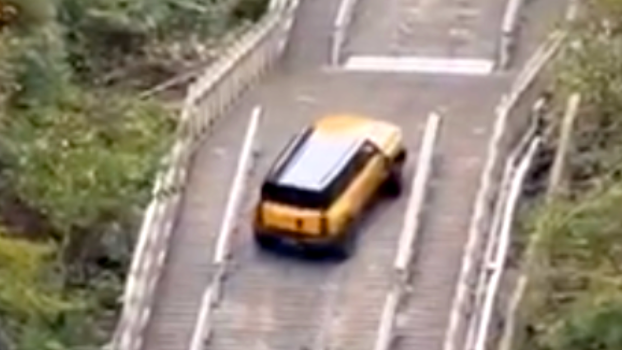 Guagua sube y daña histórica “Escalera al Cielo”