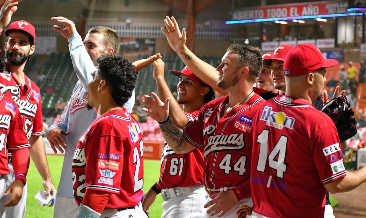 Elijah Dunham pega kilométrico jonrón y los Criollos ganan su primer juego de la temporada