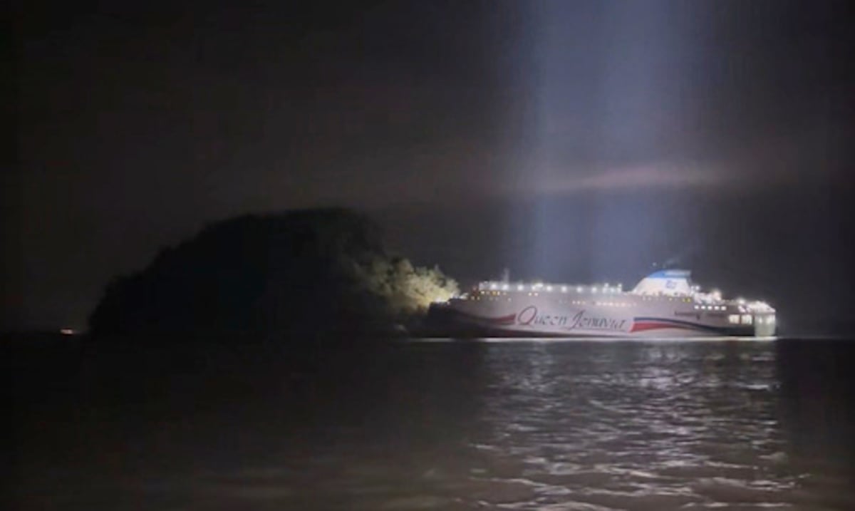 Tres personas levemente heridas al encallar ferry surcoreano con unas 270 personas a bordo