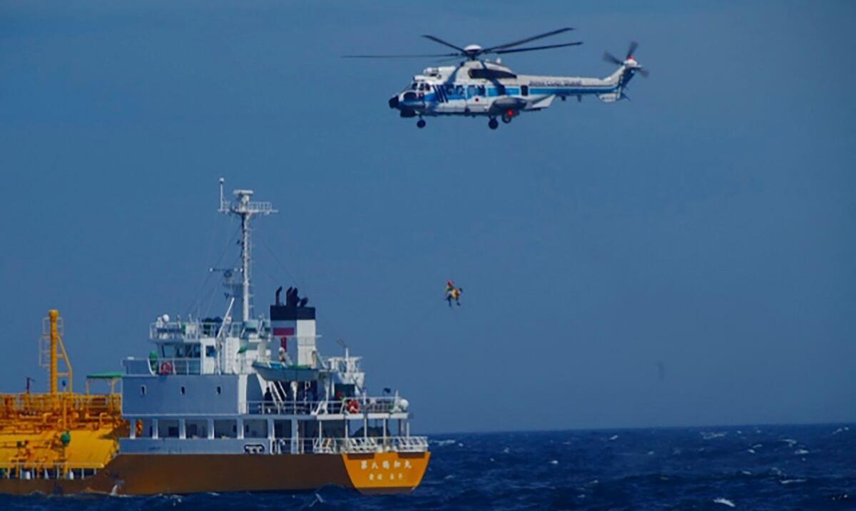 Rescatan después de 37 horas a una mujer arrastrada por el mar en Japón