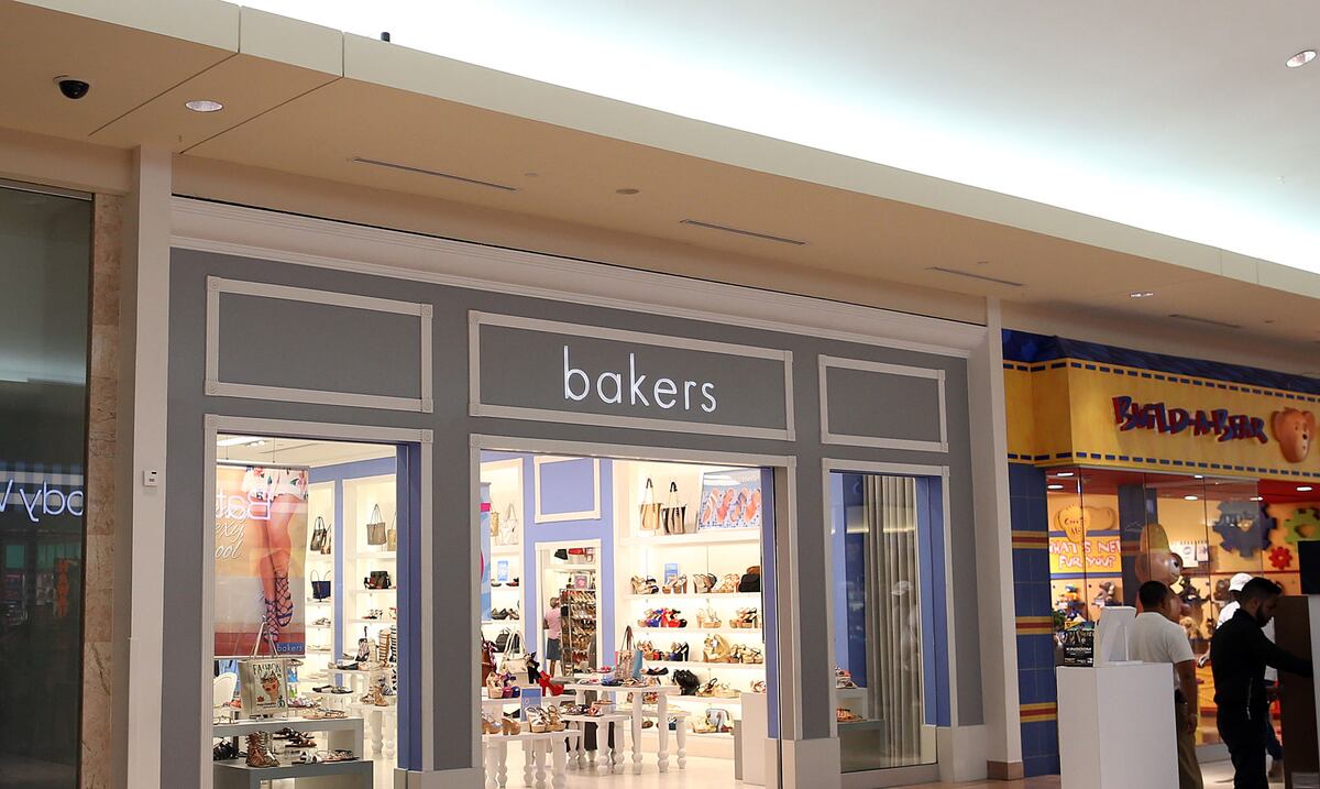 Plaza del Sol y otros cuatro centros comerciales piden el desahucio de las tiendas Novus y Bakers