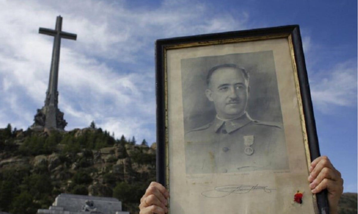 Piden retirar la Legión de Honor francesa a Francisco Franco, 50 años después de su muerte