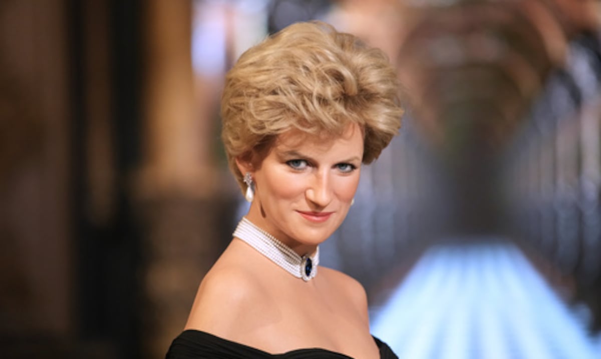 ¡Idéntica! Inauguran impresionante figura de cera de Lady Di con el “vestido de la venganza”