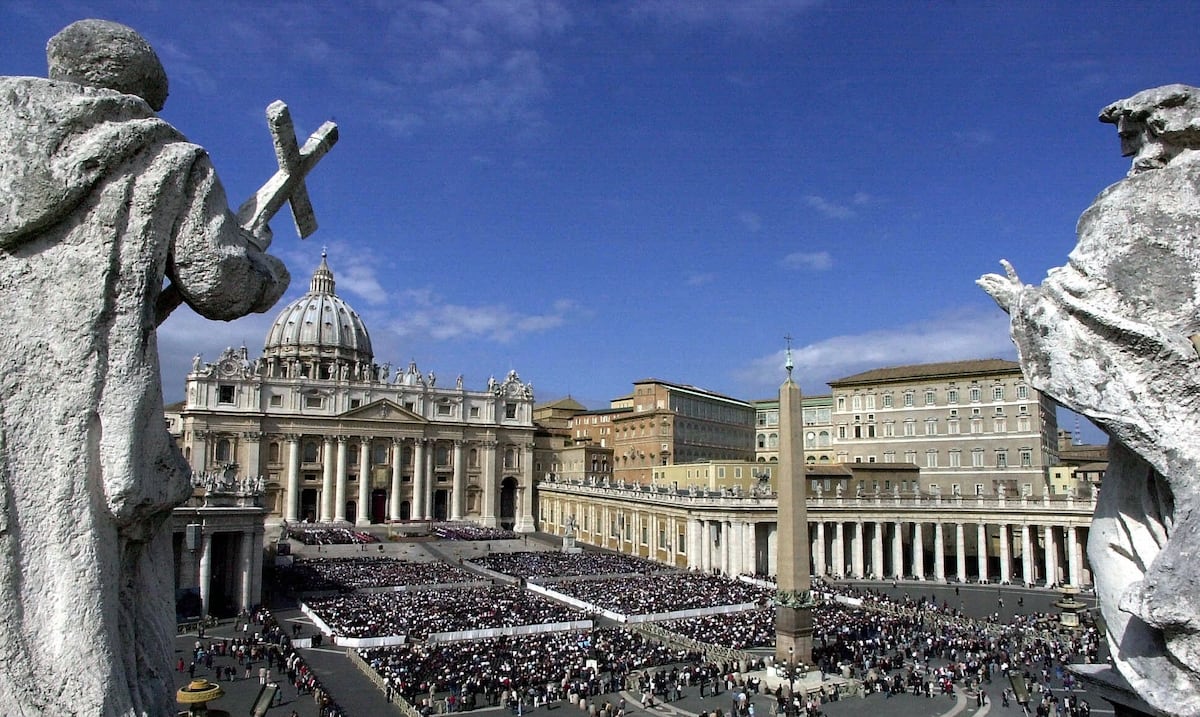 El Vaticano defiende la monogamia ante “la múltiplicación de los divorcios”, el adulterio y el poliamor