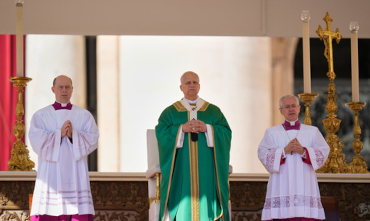 El papa León XIV critica la economía que margina a los pobres mientras los ricos viven en una “burbuja de lujo”