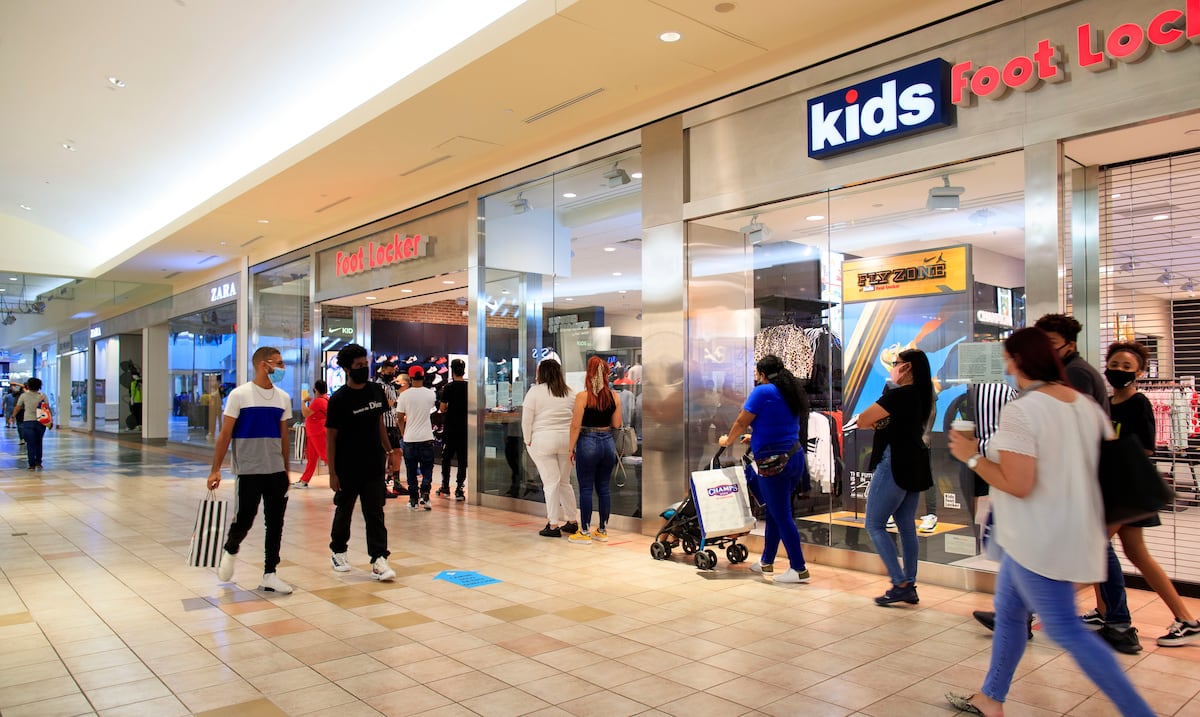Comercios extienden el horario de cara a la época navideña