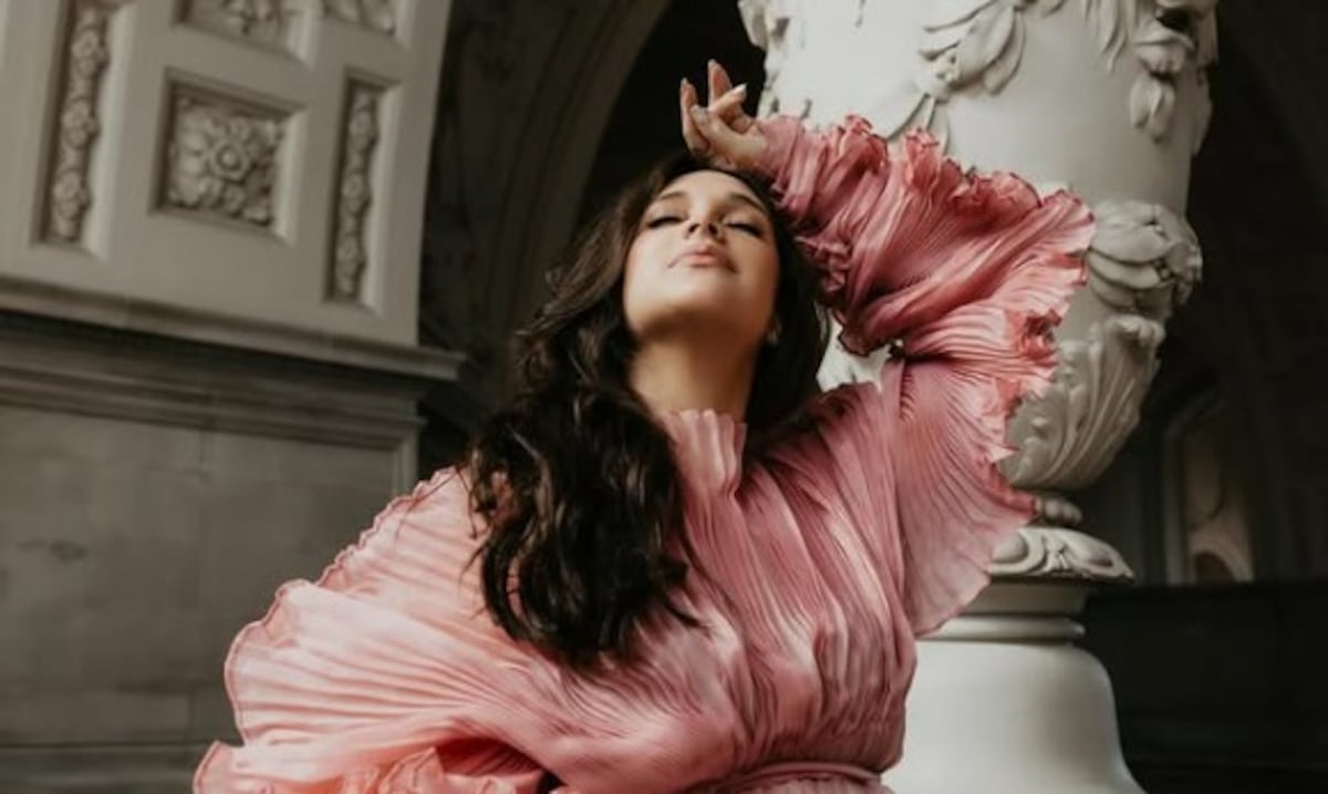 Amelia Vega da a luz y muestra a su bebé: “Nuestro sexto regalo del cielo”