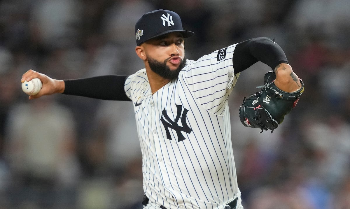 Los Mets firman al relevista Devin Williams, pero siguen interesados en Edwin “Sugar” Díaz