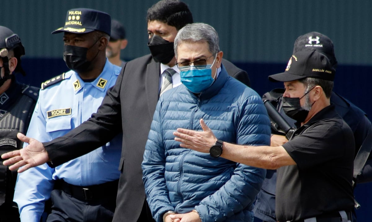 Sale de prisión Juan Orlando Hernández, expresidente hondureño indultado por Donald Trump