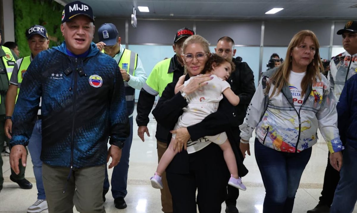 Llegan a Venezuela 195 migrantes deportados de Estados Unidos en un vuelo desde Honduras