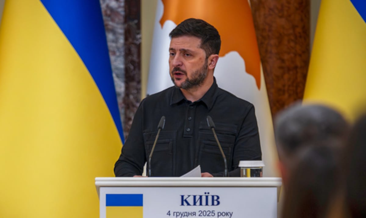 Volodymyr Zelensky tiene previsto viajar el lunes a Londres para mantener “contactos de paz”