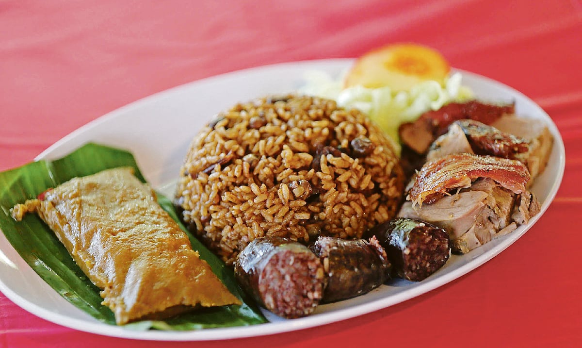 ¿Lechón o coquito? ¡Los alimentos más calóricos en el menú navideño boricua!