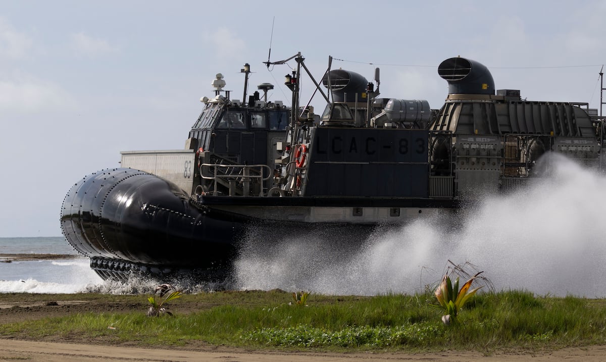 Opinión | Militares, fábricas y la última oportunidad de Puerto Rico