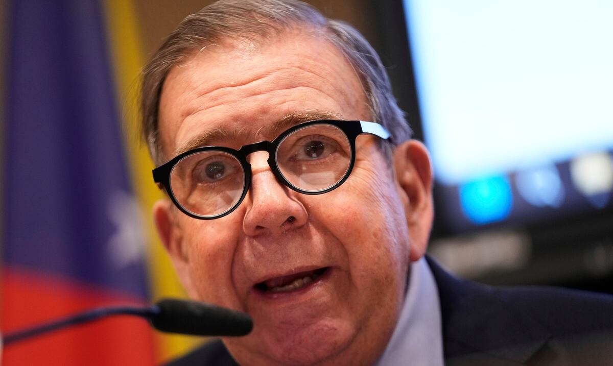 Venezuela reitera su intención de arrestar a líder opositor  que afirma haber derrotado a Nicolás Maduro