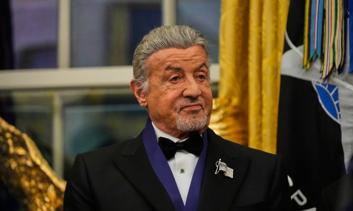 El eterno “Rambo”, Sylvester Stallone, recibe el premio Kennedy a sus 79 años