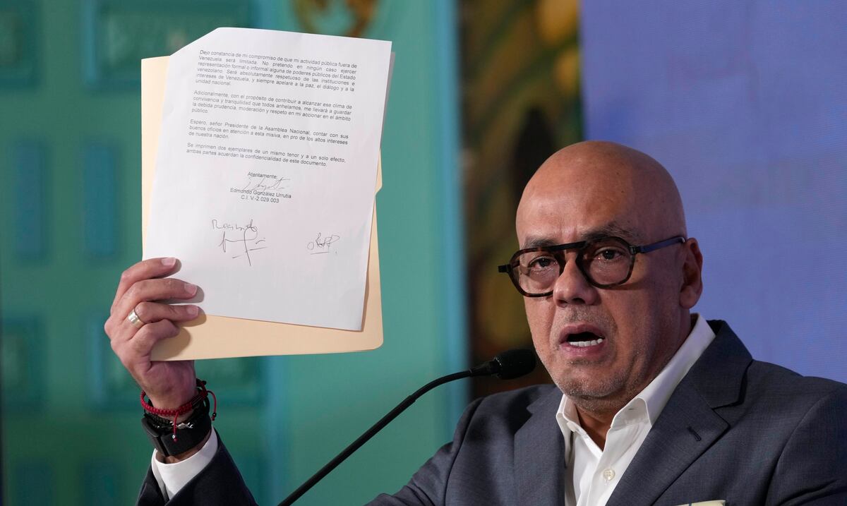 Venezuela presenta presuntos audios del opositor Edmundo González en un intento de desmentir coacciones