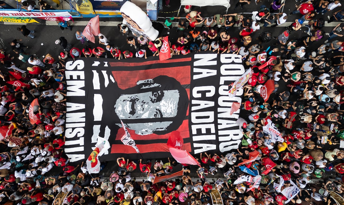Miles de brasileños protestan contra el proyecto que busca reducir la condena de Bolsonaro