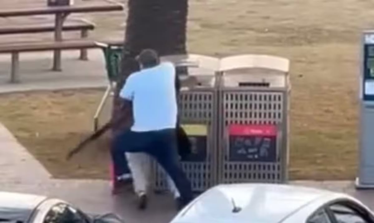 Impresionante: heroico acto de un civil desarmó a uno de los atacantes en Australia