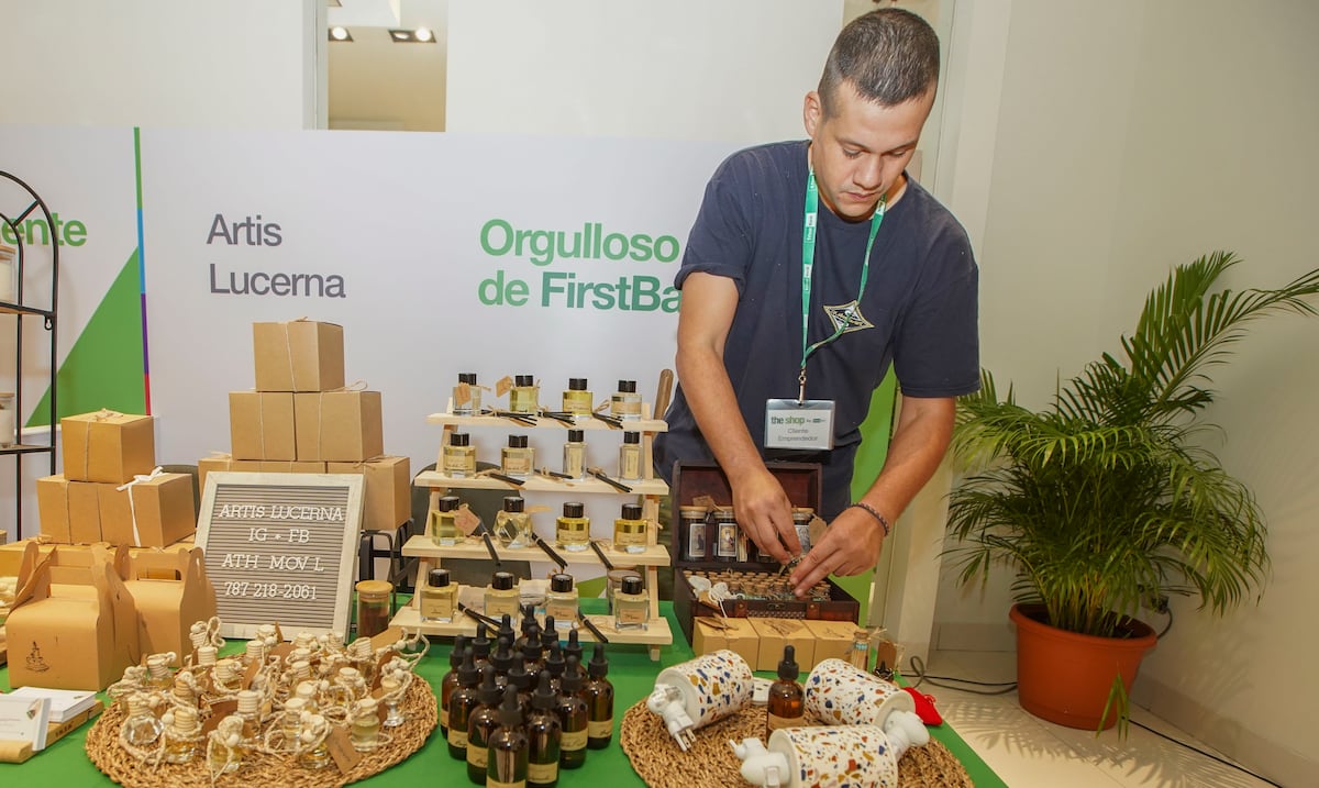Vitrina para pequeños comerciantes en Plaza Las Américas