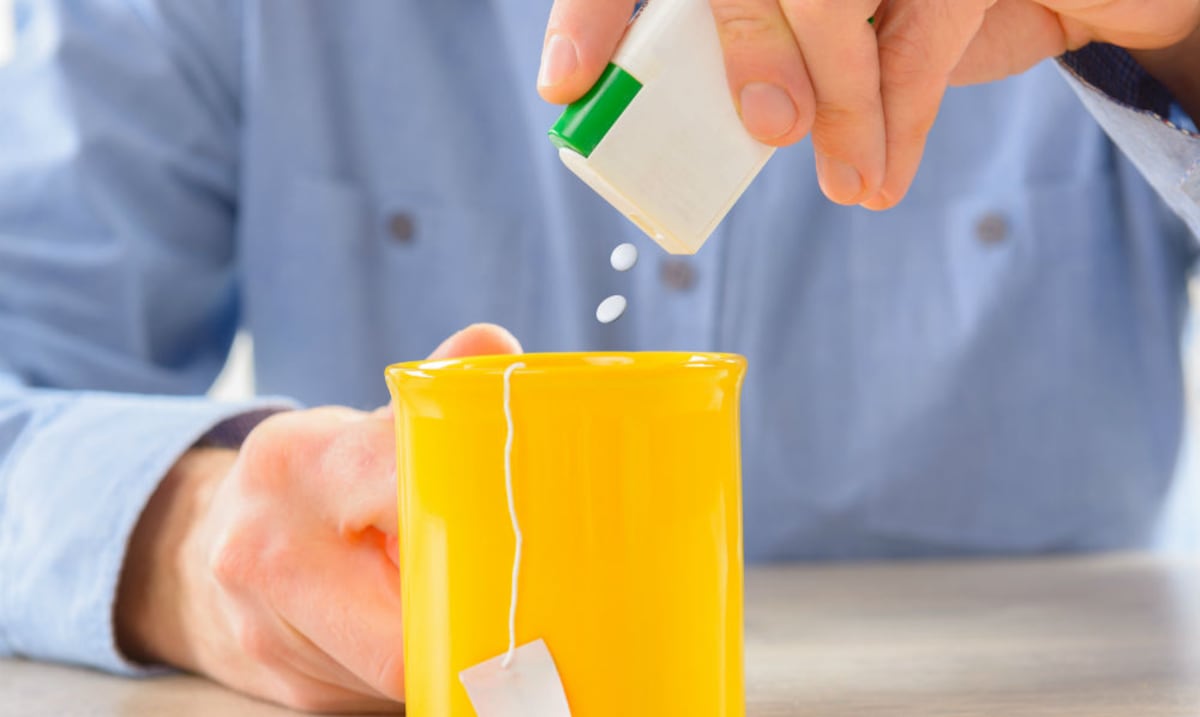 El edulcorante aspartamo reduce la grasa corporal, pero podría ser nocivo para el cerebro