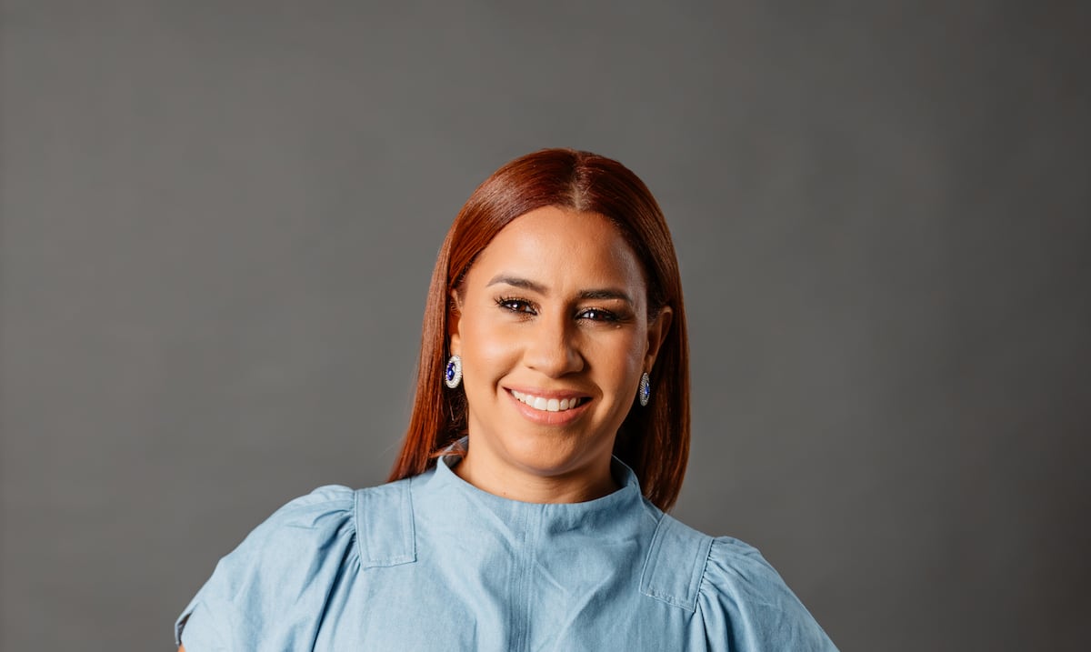 Ana Agosto ahora acompaña a las novias a través del nuevo “Libro de una Novia Feliz”