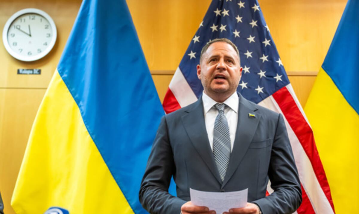 Jefe del gabinete de Ucrania dimite tras registro en su domicilio