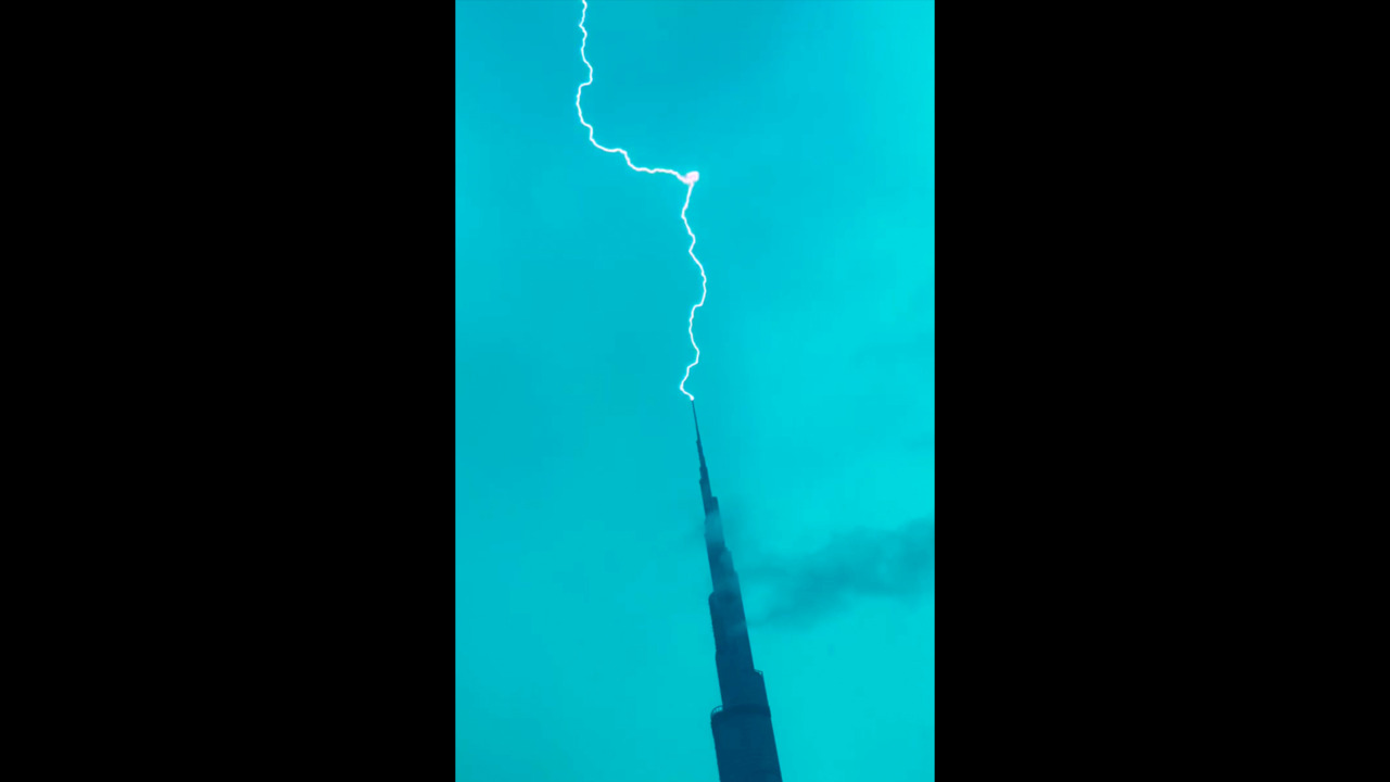 Mira cómo un rayo impactó el edificio más alto del mundo en Dubái