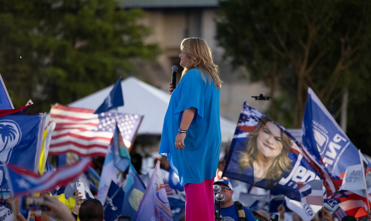 El color azul y las insignias del PNP abundan en el cierre de campaña de la colectividad
