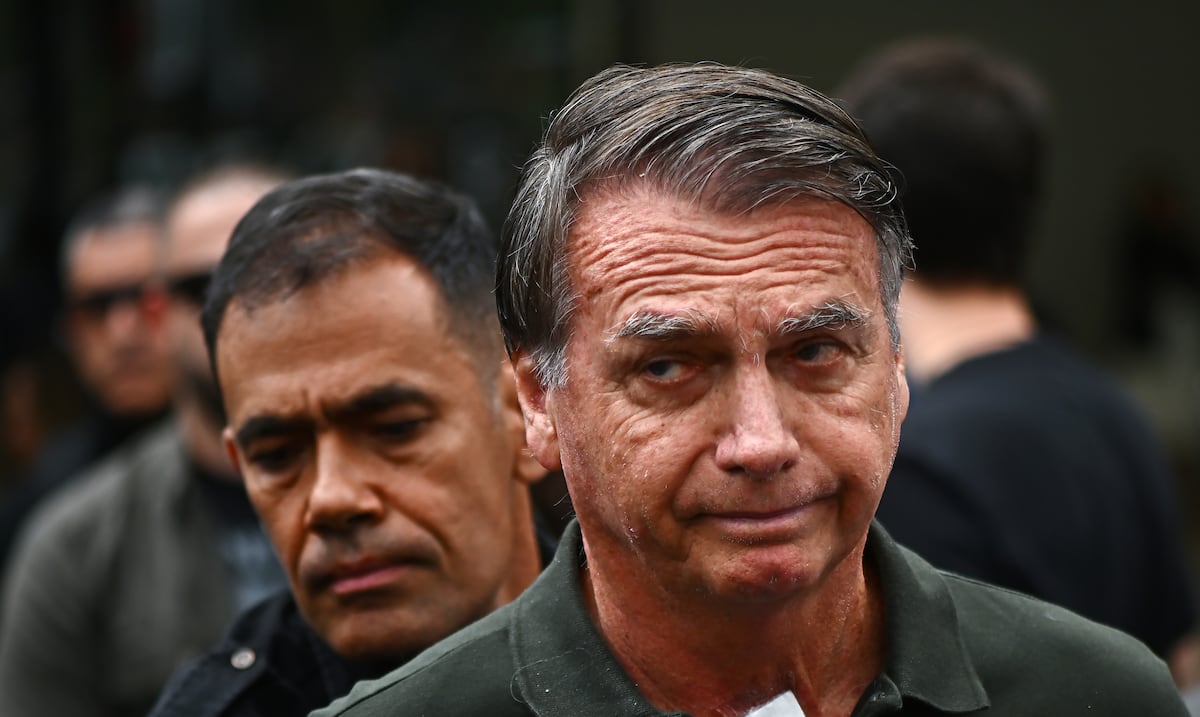 Bolsonaro se operará de una hernia y para corregir las crisis de hipo