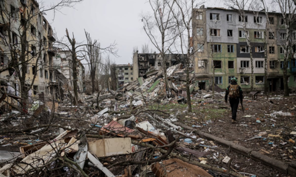 Ucrania ataca una terminal petrolera, aviones y barcos en una serie de ataques dentro de Rusia