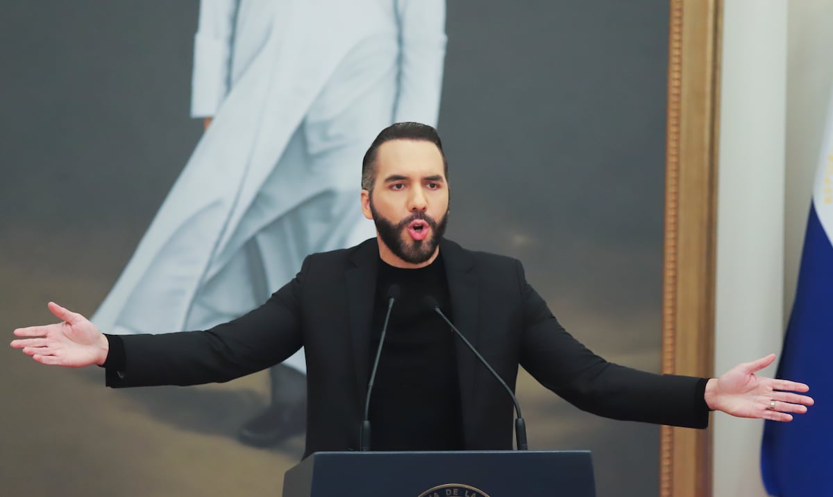Nayib Bukele responde a Hillary Clinton sobre acusaciones de brutalidad en megacárcel
