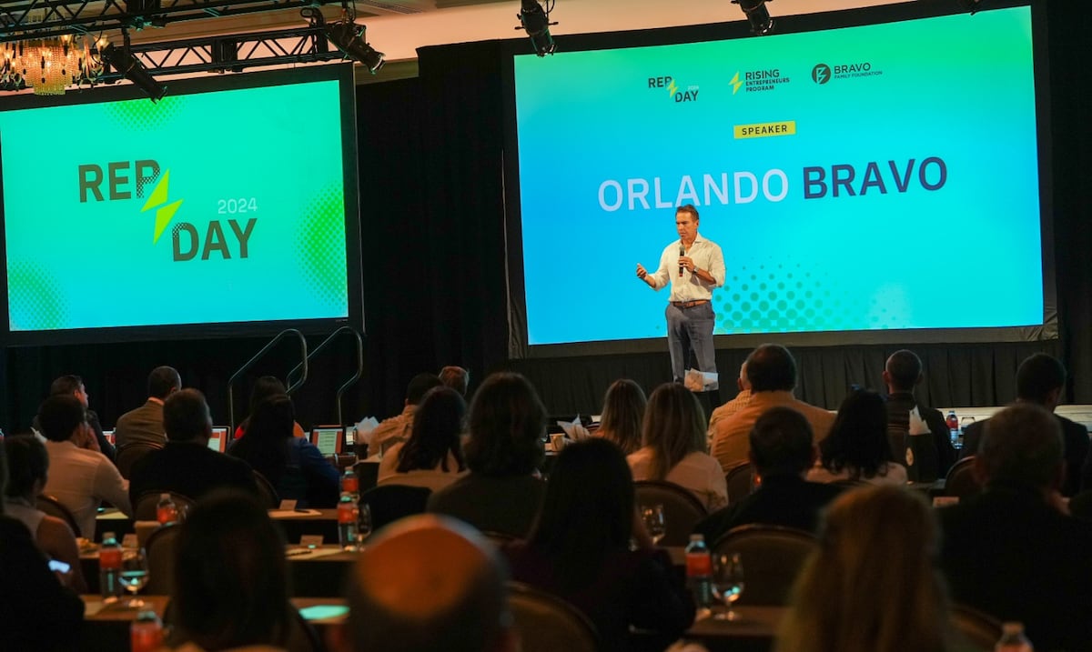 Once empresas entran a la aceleradora del multimillonario Orlando Bravo