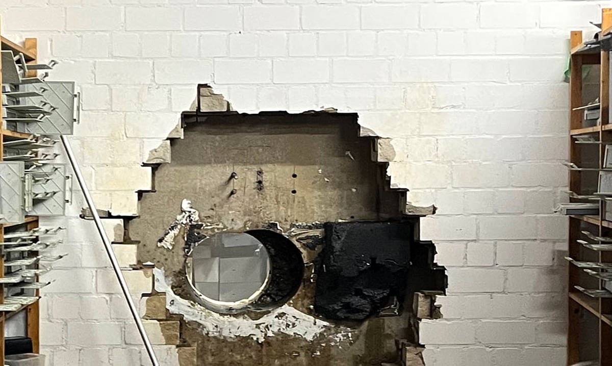 Ingenioso robo sacude Alemania: ladrones perforan la pared de banco y se llevan millones