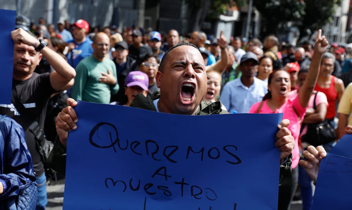 Chavistas piden en Caracas que “devuelvan” a Nicolás Maduro