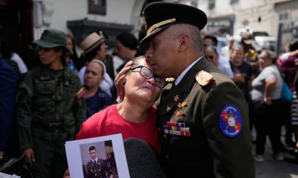 Ejército de Venezuela entierra a los soldados muertos en la operación de Estados Unidos para capturar a Nicolás Maduro